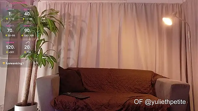 Snapshot of YuliethPetite chatting on 11-17-25, 11:38 YuliethPetite online show from 11-17-25, 11:38