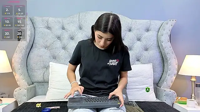 Snapshot of Lili_Opal chatting on 02-10-26, 12:20 Lili Opal online show from 02-10-26, 12:20