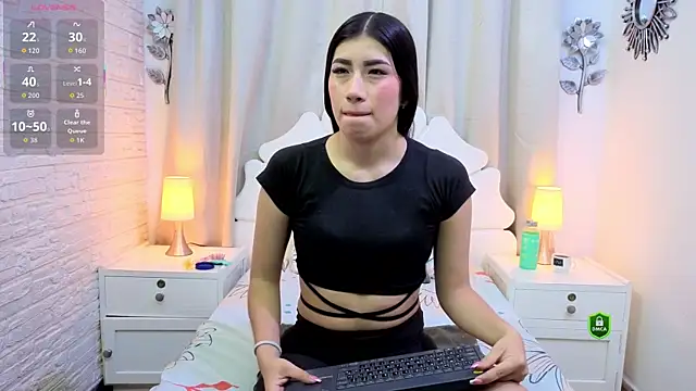 Snapshot of Lili_Opal chatting on 02-13-26, 12:12 Lili Opal online show from 02-13-26, 12:12