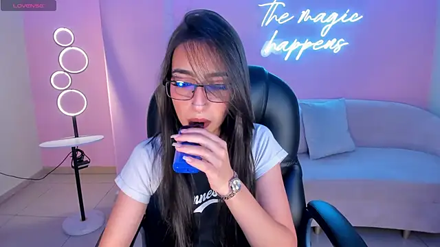 LarisaSmirnov online show from 11-18-25, 03:23