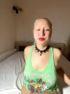 Snapshot of Nikusia chatting on 10-10-25, 02:05 Nikusia online show from 10-10-25, 02:05