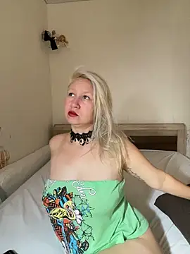 Snapshot of Nikusia chatting on 10-11-25, 05:39 Nikusia online show from 10-11-25, 05:39