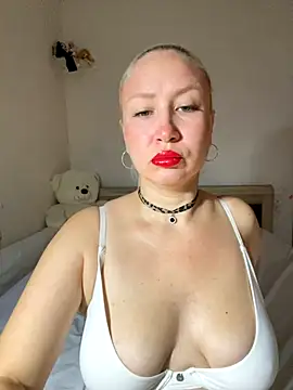 Snapshot of Nikusia chatting on 10-18-25, 04:48 Nikusia online show from 10-18-25, 04:48