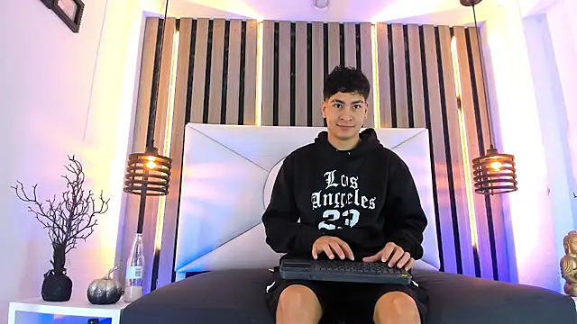 Jhojan twink online show from 10-23-25, 12:04