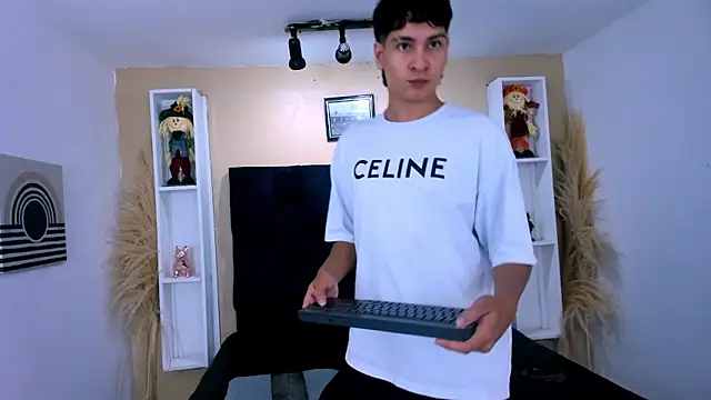 Jhojan twink online show from 10-26-25, 05:02