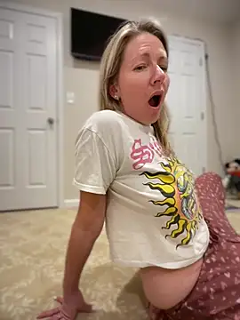 LittleMsMILF online show from 02-24-26, 06:55