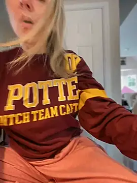 LittleMsMILF online show from 03-03-26, 05:30