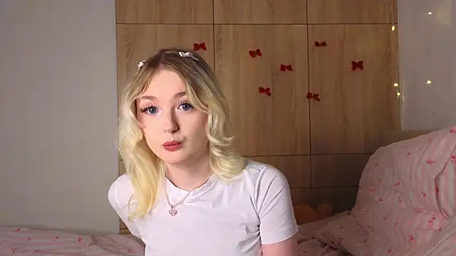 minigirl online show from 02-18-26, 04:14