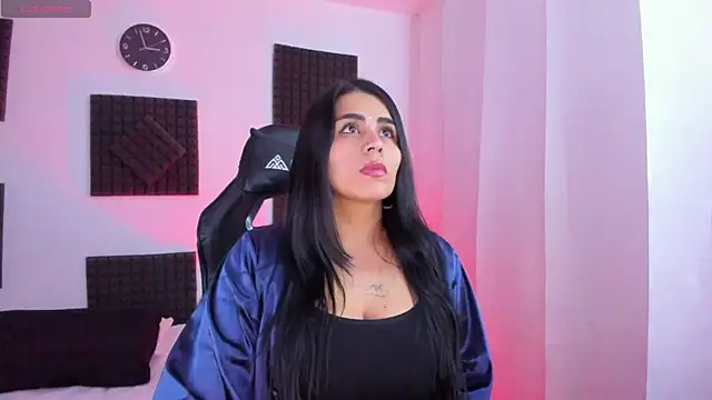 Snapshot of hannarusso chatting on 10-22-25, 07:57 hannarusso online show from 10-22-25, 07:57