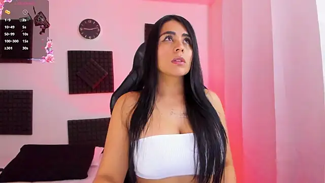 Snapshot of hannarusso chatting on 10-26-25, 02:12 hannarusso online show from 10-26-25, 02:12