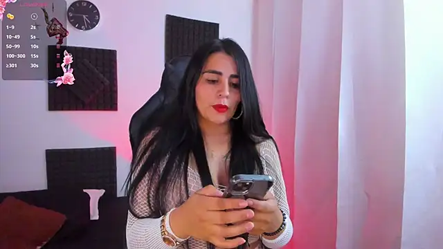 Snapshot of hannarusso chatting on 10-28-25, 09:28 hannarusso online show from 10-28-25, 09:28