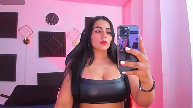 Snapshot of hannarusso chatting on 11-21-25, 09:02 hannarusso online show from 11-21-25, 09:02