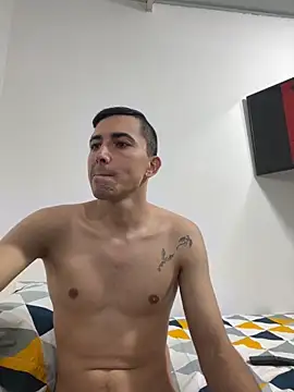 pareja curiosa19 online show from 10-14-25, 01:06