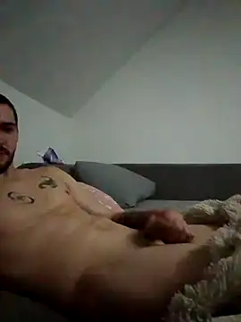 Snapshot of ronnytif chatting on 03-20-25, 12:40 ronnytif online show from 03-20-25, 12:40