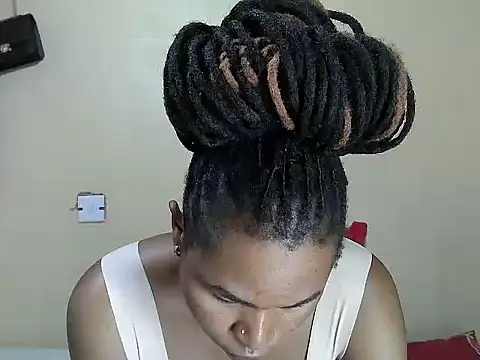 Creamy-Aisha online show from 11-14-25, 08:13