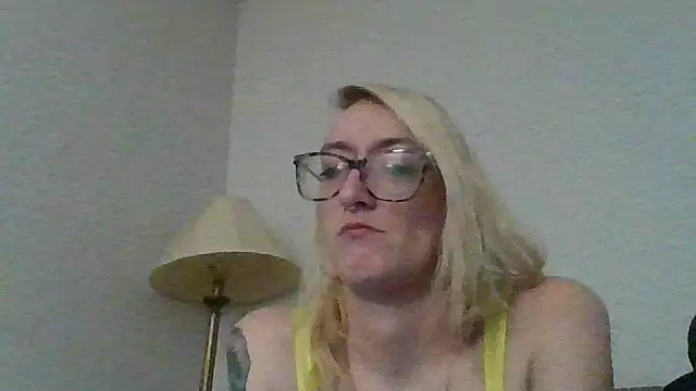 Snapshot of Kittaekatt chatting on 02-05-26, 03:55 Kittaekatt online show from 02-05-26, 03:55