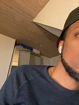 Snapshot of Chocolattino91 chatting on 03-18-25, 11:09 Chocolattino91 online show from 03-18-25, 11:09