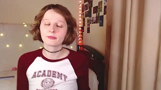 Snapshot of c0ralynx chatting on 10-20-25, 07:14 c0ralynx online show from 10-20-25, 07:14