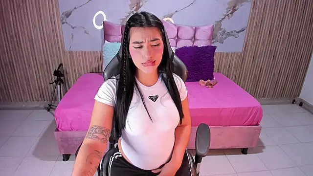 Nicolee19 online show from 12-02-25, 11:04