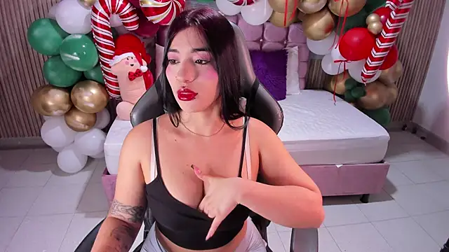 Nicolee19 online show from 12-19-25, 11:06