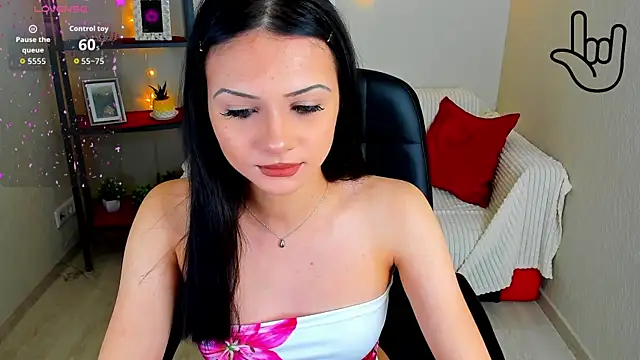 Kitti   online show from 10-30-25, 01:29