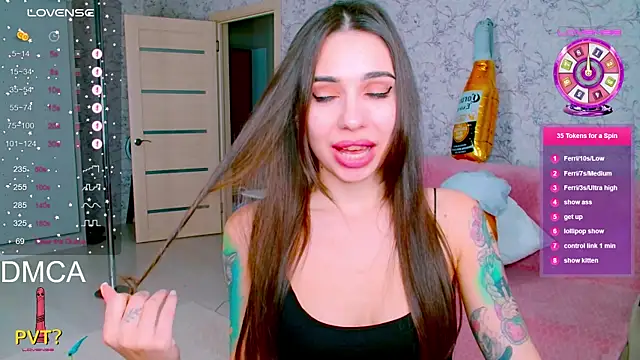 Snapshot of vinkiepinkie chatting on 09-28-25, 04:56 vinkiepinkie online show from 09-28-25, 04:56