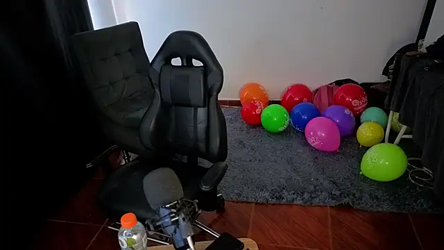 Snapshot of Aaron_malikk chatting on 09-17-25, 05:25 Aaron malikk online show from 09-17-25, 05:25