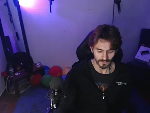 Snapshot of Aaron_malikk chatting on 09-28-25, 03:12 Aaron malikk online show from 09-28-25, 03:12