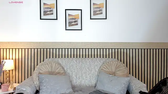 Snapshot of hanna_mils chatting on 02-12-26, 04:18 hanna mils online show from 02-12-26, 04:18