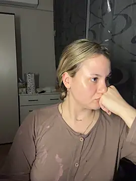 mollygirll online show from 04-11-26, 07:51