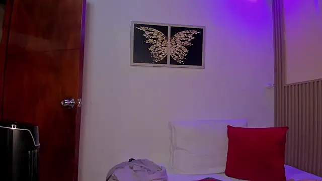 Snapshot of sharonscoth chatting on 03-15-26, 08:15 sharonscoth online show from 03-15-26, 08:15