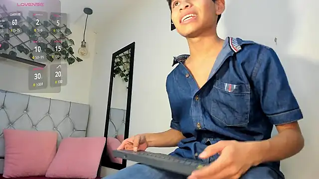 Snapshot of Ethan_Westt chatting on 03-22-25, 08:04 Ethan Westt online show from 03-22-25, 08:04