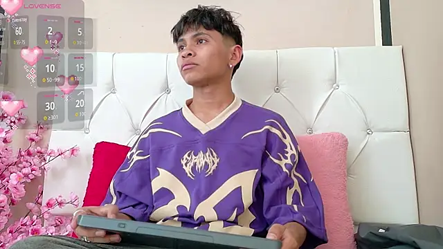 Snapshot of Ethan_Westt chatting on 10-29-25, 08:21 Ethan Westt online show from 10-29-25, 08:21