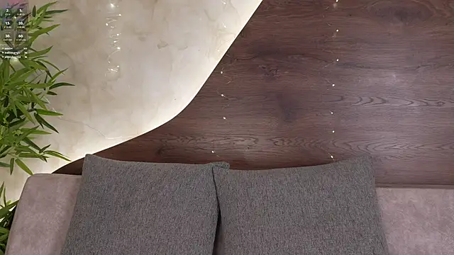 mia lacy  online show from 12-21-25, 09:22