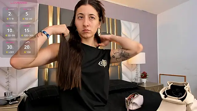 SaraJonness online show from 11-11-25, 12:49