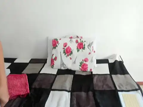 Snapshot of DulceXmile chatting on 10-16-25, 07:04 DulceXmile online show from 10-16-25, 07:04