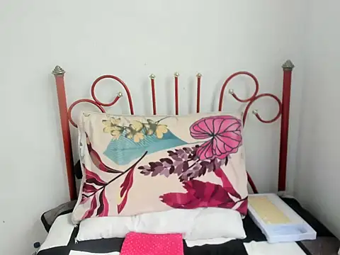 Snapshot of DulceXmile chatting on 11-16-25, 06:46 DulceXmile online show from 11-16-25, 06:46