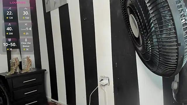 dirtyplayluna online show from 09-19-25, 04:29