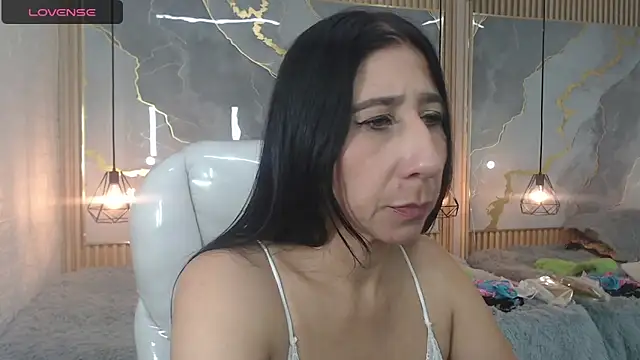 nei girl online show from 10-26-25, 01:22