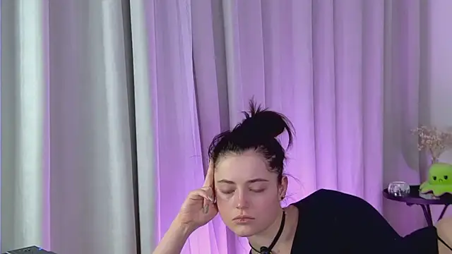 AshleyD  online show from 02-06-26, 01:43