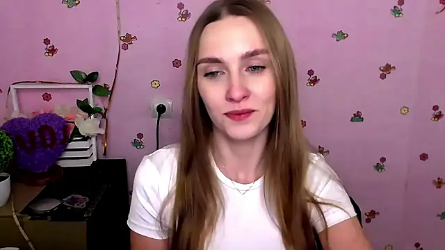 Snapshot of Doll_Angelina chatting on 02-17-26, 11:40 Doll Angelina online show from 02-17-26, 11:40