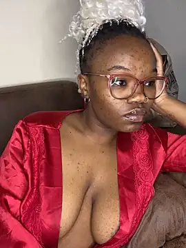 YummyMelanin117 online show from 04-14-26, 01:00