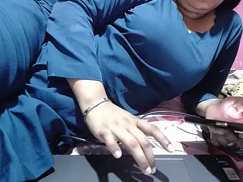 Snapshot of Flowing_love chatting on 09-18-25, 06:10 Flowing love online show from 09-18-25, 06:10