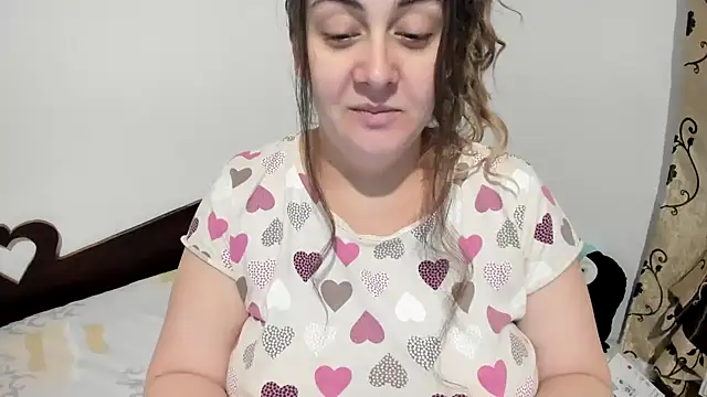 Snapshot of DeliciousButt chatting on 12-06-24, 02:06 DeliciousButt online show from 12-06-24, 02:06