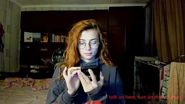 Snapshot of AngelaSwan chatting on 10-18-25, 03:24 AngelaSwan online show from 10-18-25, 03:24