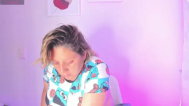 ariana cruz online show from 09-26-25, 07:40