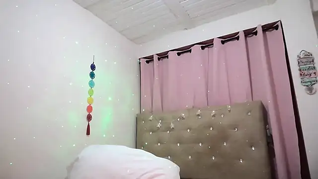 Snapshot of sofia8428 chatting on 10-31-25, 01:06 sofia8428 online show from 10-31-25, 01:06