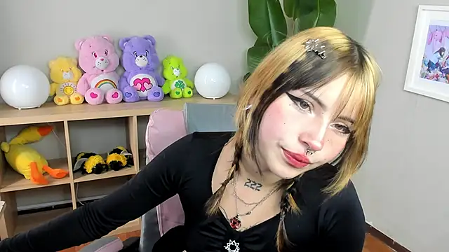 Snapshot of sukini_berry chatting on 09-24-25, 01:25 sukini berry online show from 09-24-25, 01:25