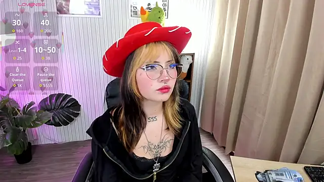 Snapshot of sukini_berry chatting on 10-14-25, 01:12 sukini berry online show from 10-14-25, 01:12