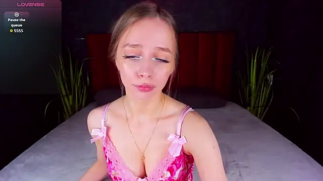 Amy Waynee online show from 10-05-25, 04:05